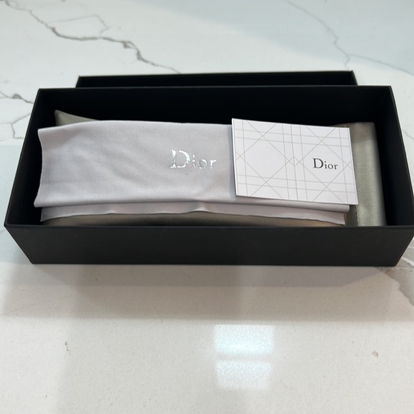 Brand new Christian Dior Havana sunglasses. Never worn. - Picture 4 of 7